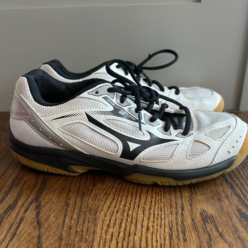 Mizuno gym shoes. Women’s size 8
